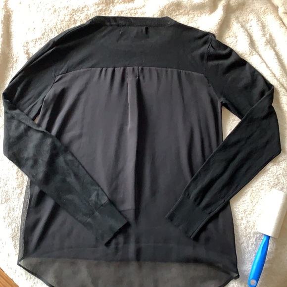 Peep hole crew neck sweater - Picture 2 of 4